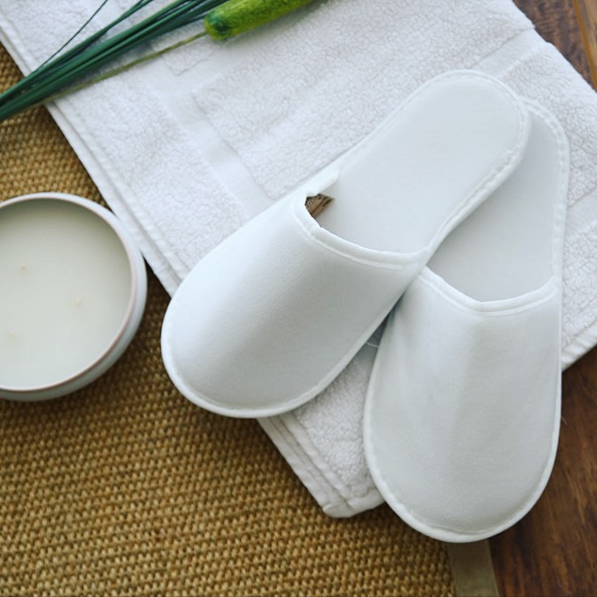 Chochili 500 Pairs Fabric Packed Terry Cotton Disposable Bulk Hotel Slippers for Airbnb Spa Wedding Guests Adult Men Women Size 10-11, White - supplyity
