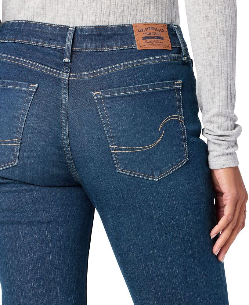 Levi Strauss Signature Gold Women's Curvy Totally Shaping Straight Jeans Mid-Rise Stretch Denim (Available in Plus Size)