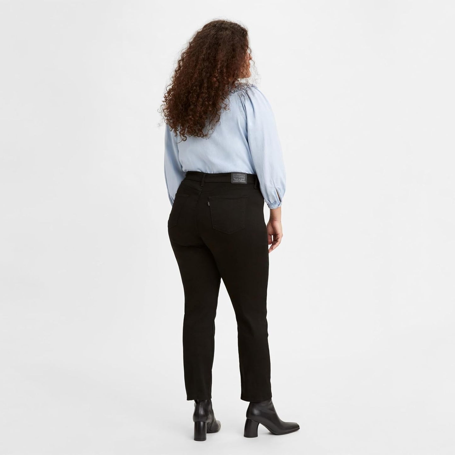 Levi's Women's Classic Straight Jeans
