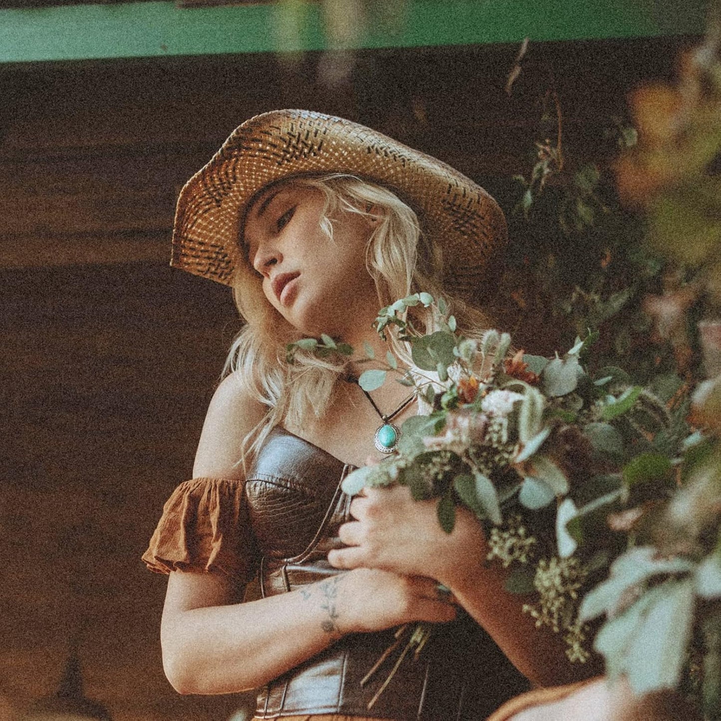 La Vogue Straw Cowboy Hat for Women Men Classic Roll up Brim Fedora Cowgirl Hat with Turquoise Belt