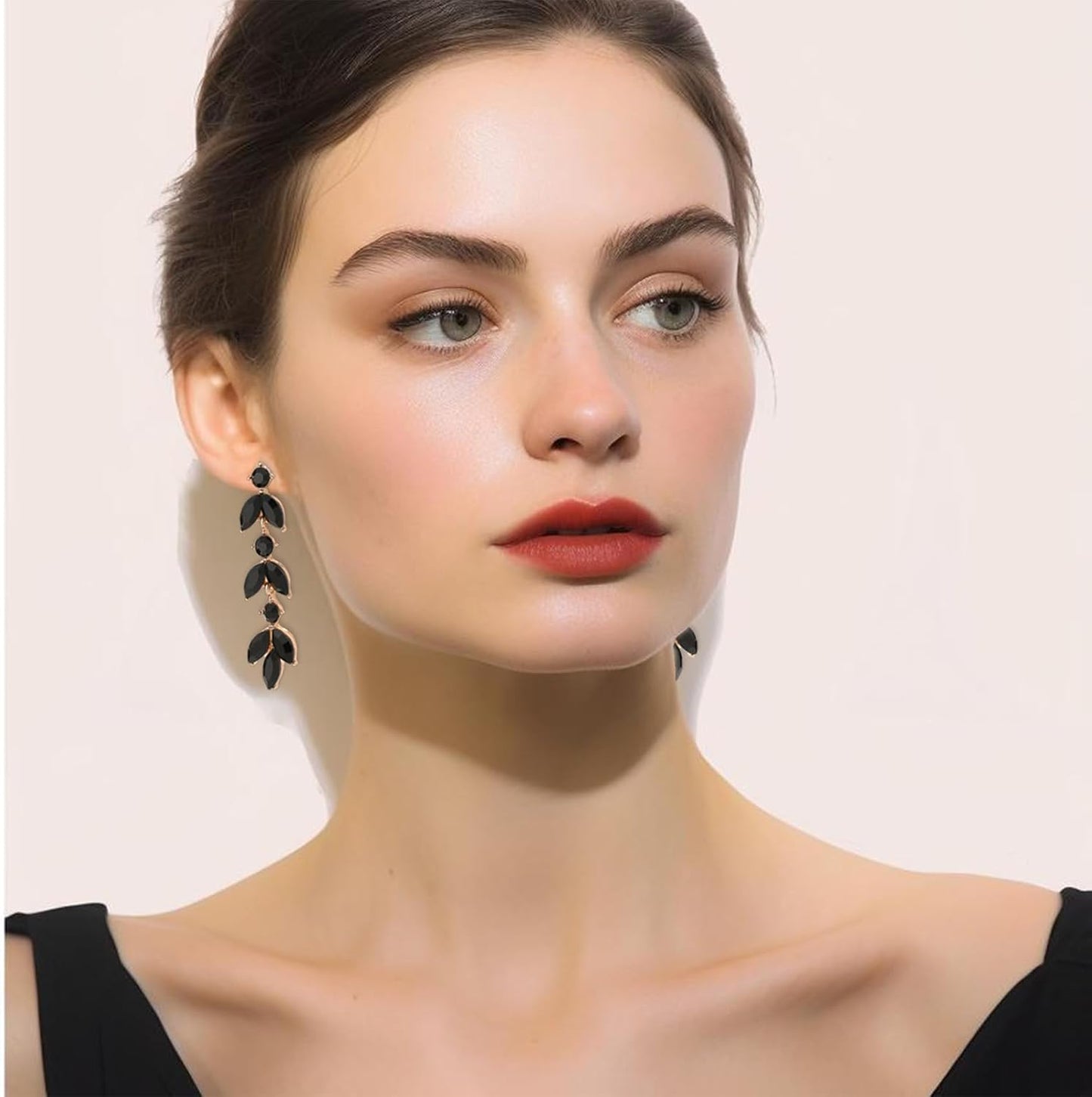 Wedding Rhinestone Dangle Earrings Elegant Bridal Crystal Drop Earrings for Women Bridesmaids Guest Party Prom