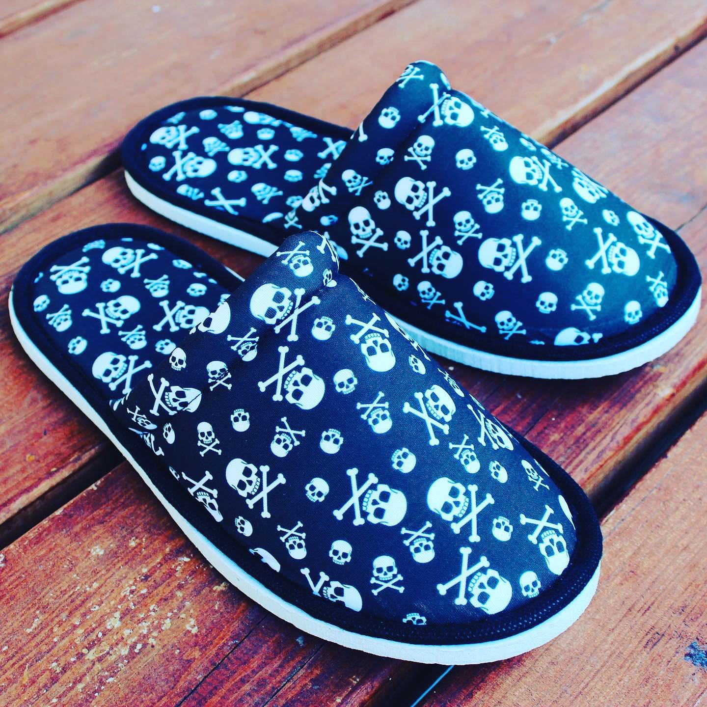Chochili Men Danger Skull Home Slippers Black and White Lightweight Silent Walk Size 8 to 10 - supplyity