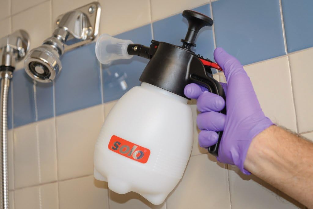 Solo 418 One-Hand Pressure Sprayer with Ergonomic Grip for Gardening, Fertilizing, Cleaning & General Use Spraying, 1 Liter