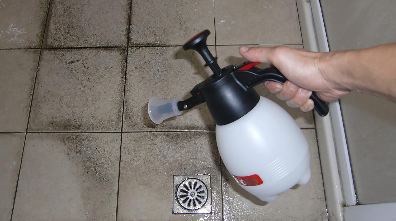 Solo 418 One-Hand Pressure Sprayer with Ergonomic Grip for Gardening, Fertilizing, Cleaning & General Use Spraying, 1 Liter