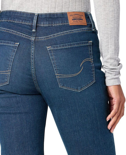 Levi Strauss Signature Gold Women's Curvy Totally Shaping Straight Jeans Mid-Rise Stretch Denim (Available in Plus Size)