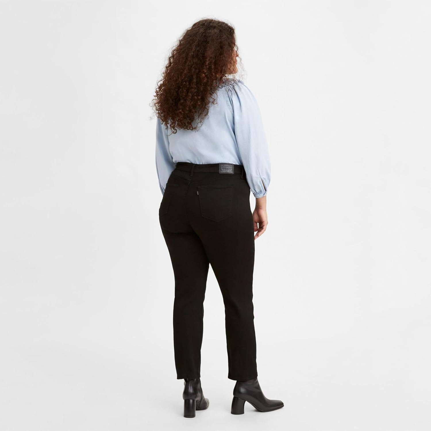 Levi's Women's Classic Straight Jeans