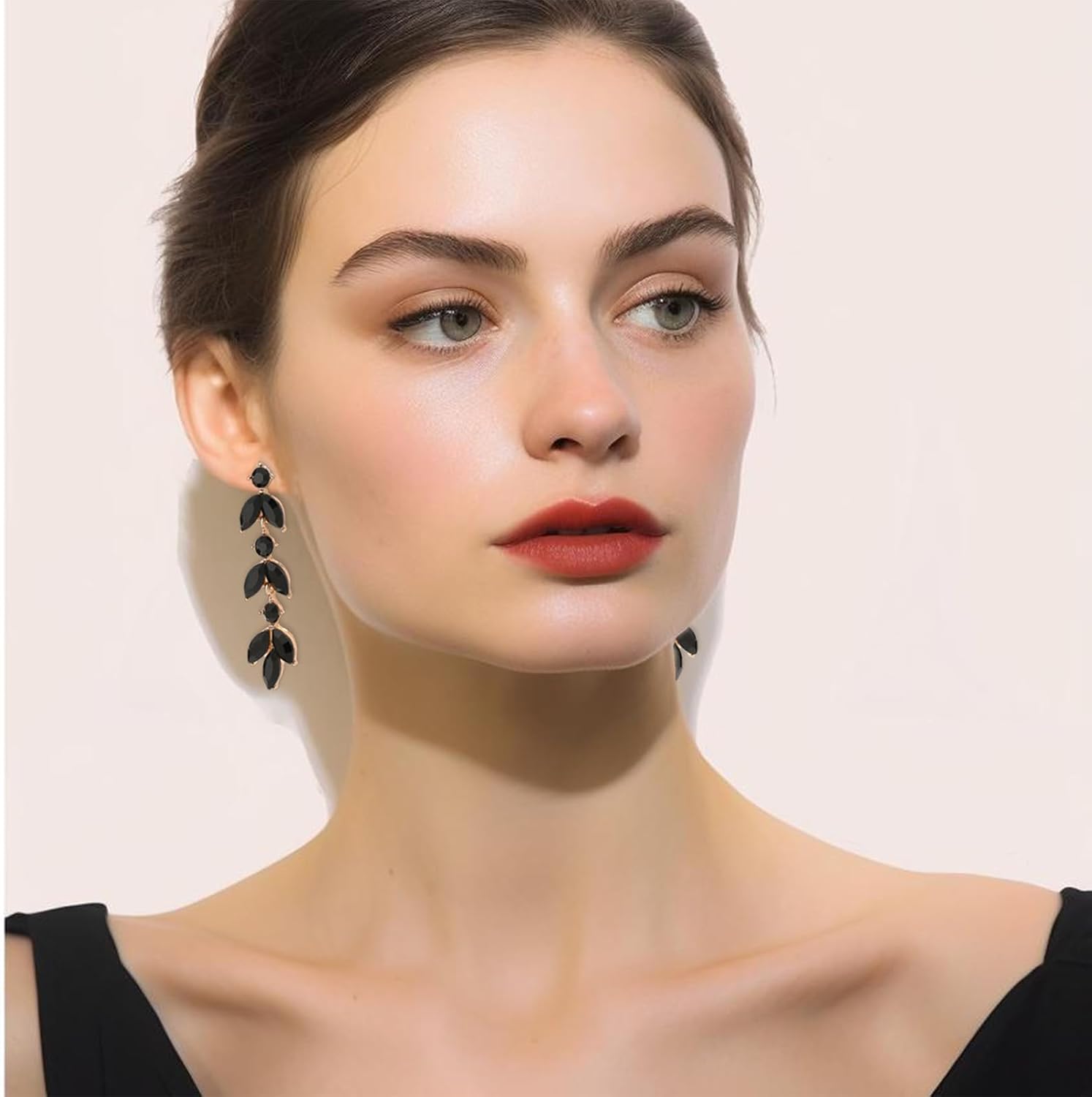 Wedding Rhinestone Dangle Earrings Elegant Bridal Crystal Drop Earrings for Women Bridesmaids Guest Party Prom