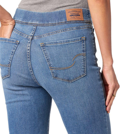 Levi Strauss Signature Gold Women's Totally Shaping Pull-on Bootcut Jeans High-Rise Stretch Denim (Also Available in Plus Size)